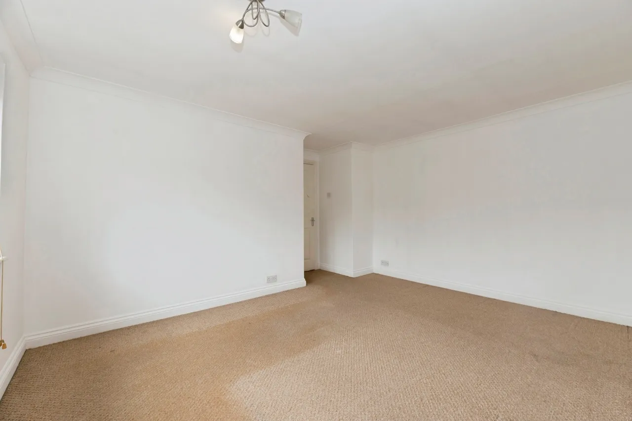 Wilton Place, New Haw, KT15, photo 6