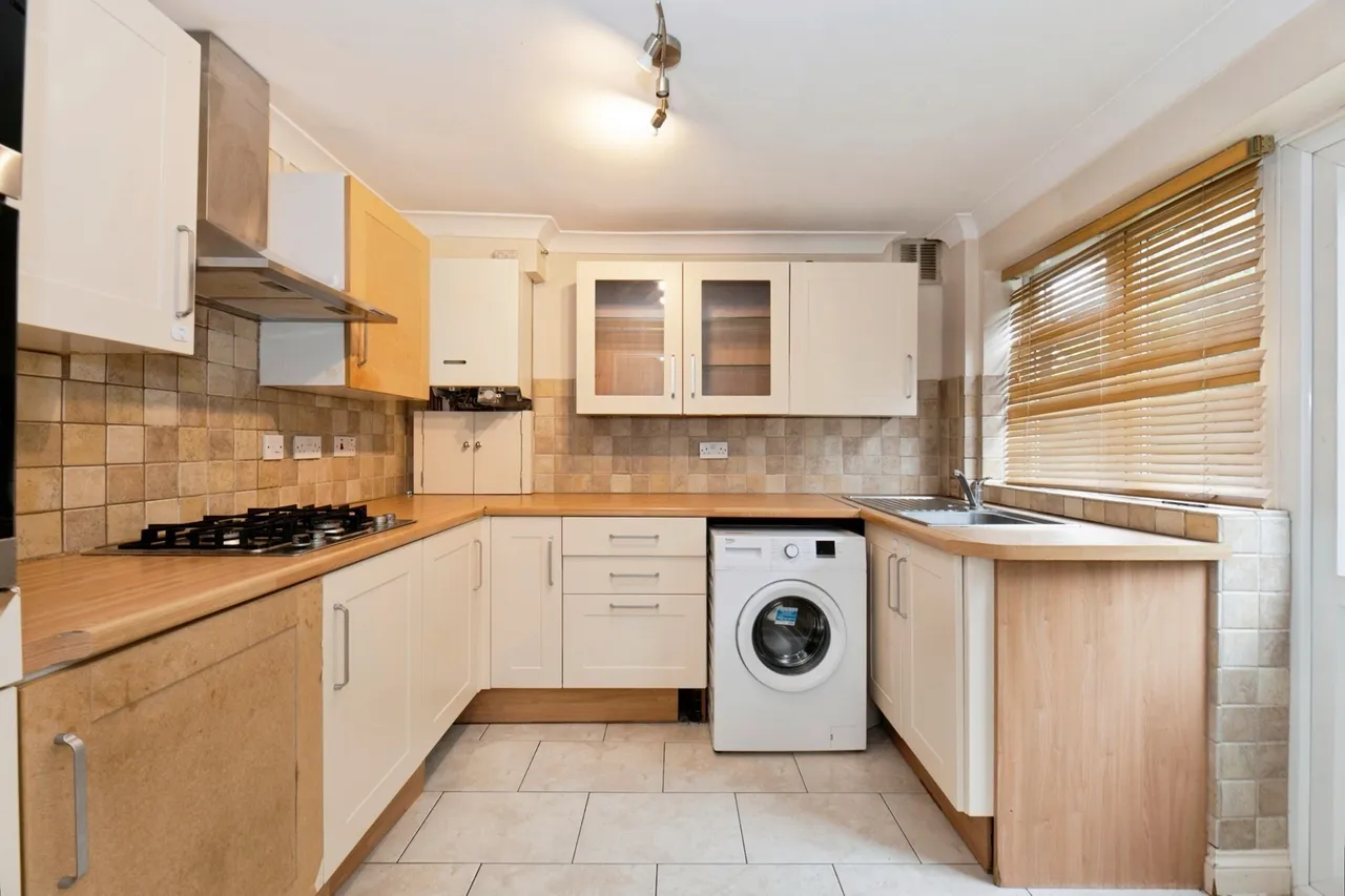 Wilton Place, New Haw, KT15, photo 2