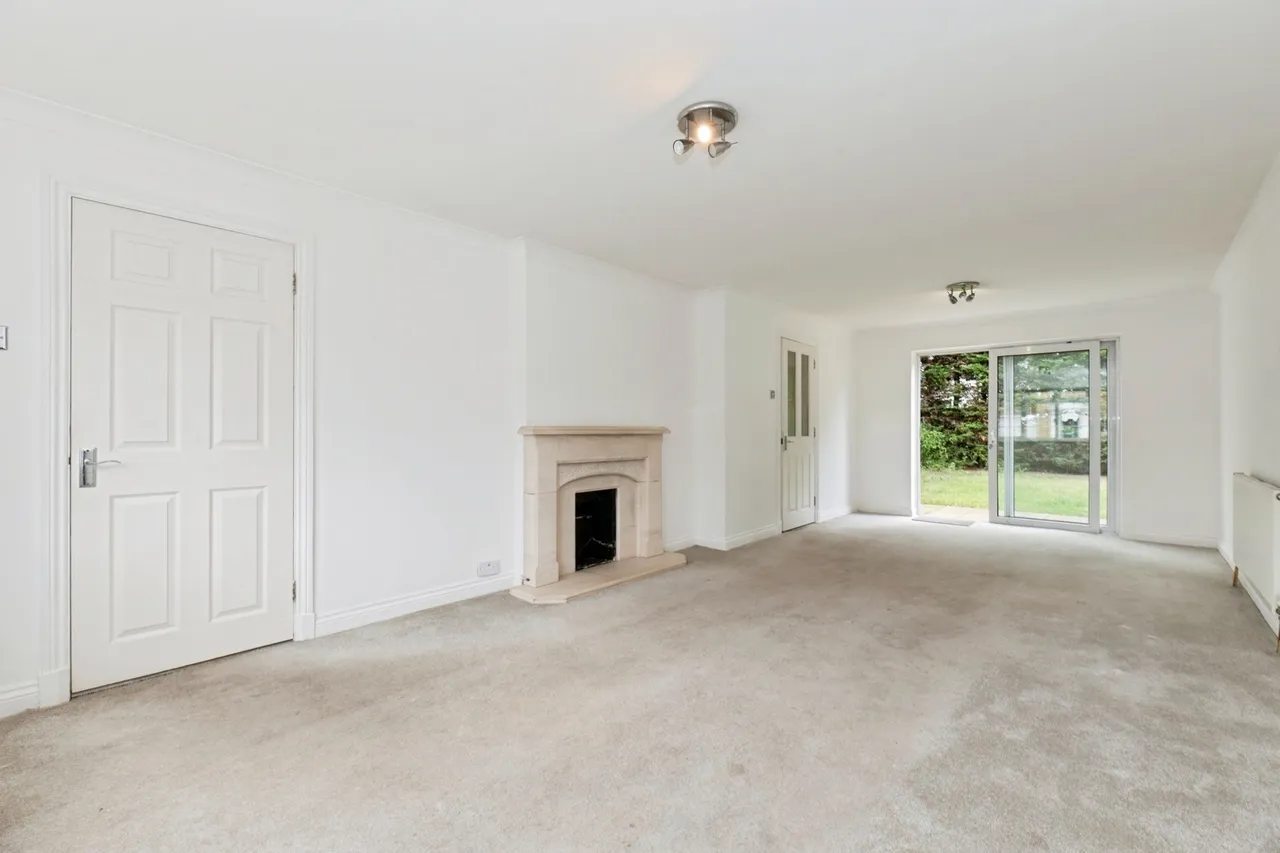 Wilton Place, New Haw, KT15, photo 3