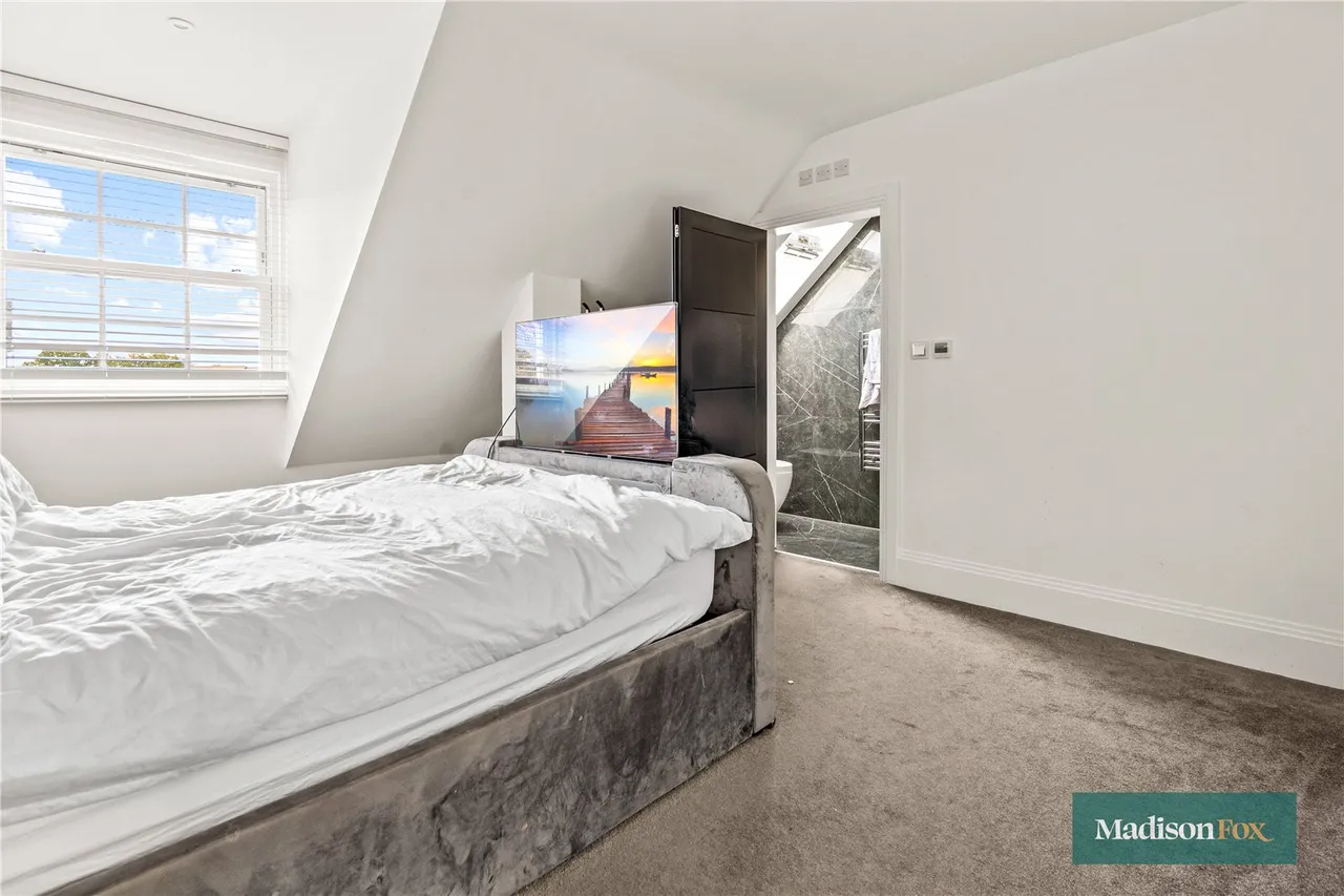 Manor Road, Chigwell, IG7, photo 9
