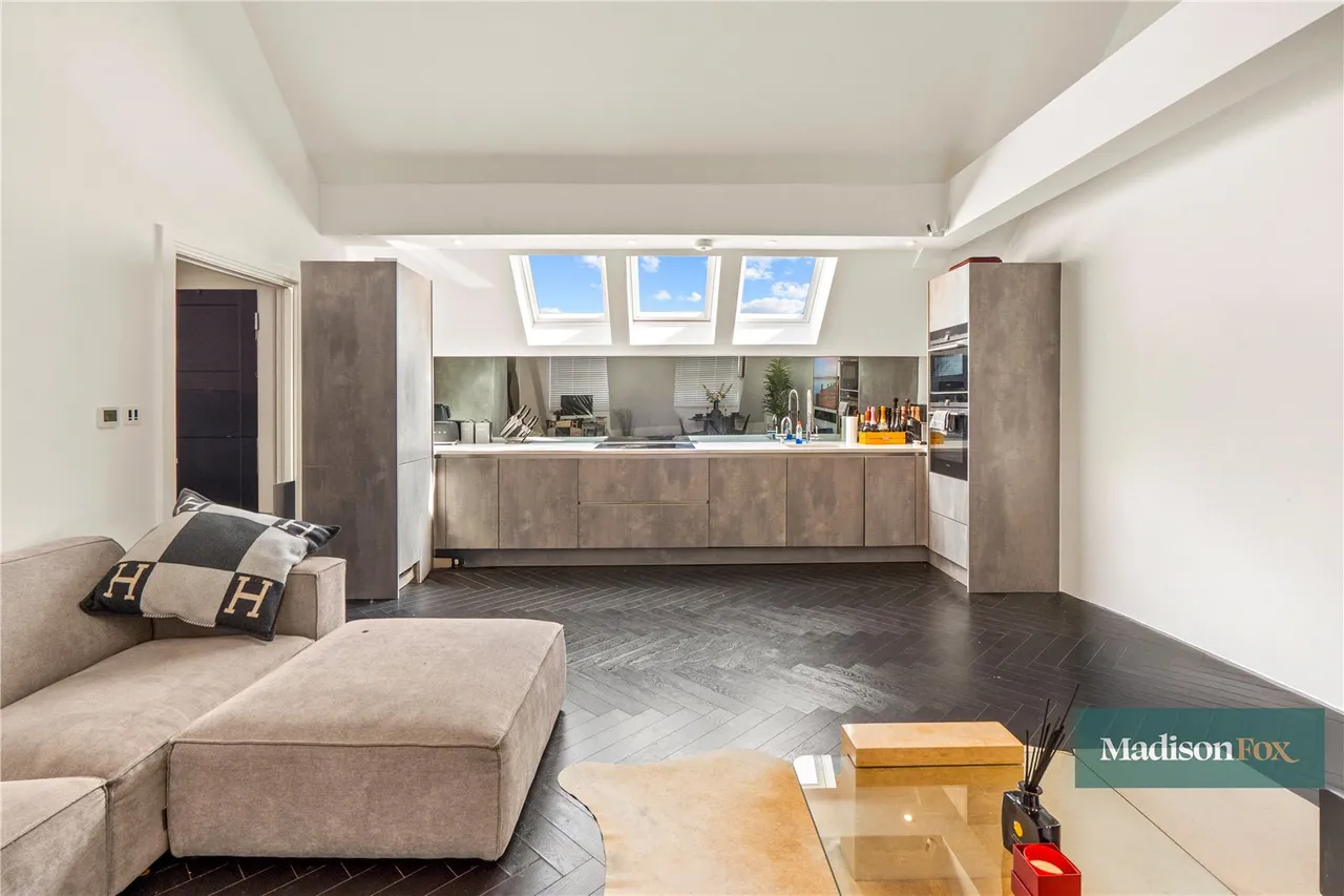 Manor Road, Chigwell, IG7, photo 3