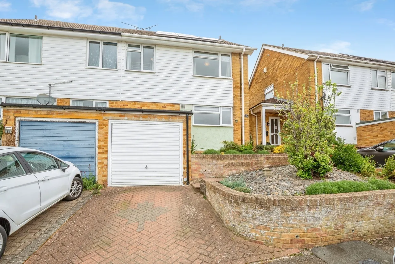 3 bed house for sale, Nine Acres Road, Cuxton, ME2