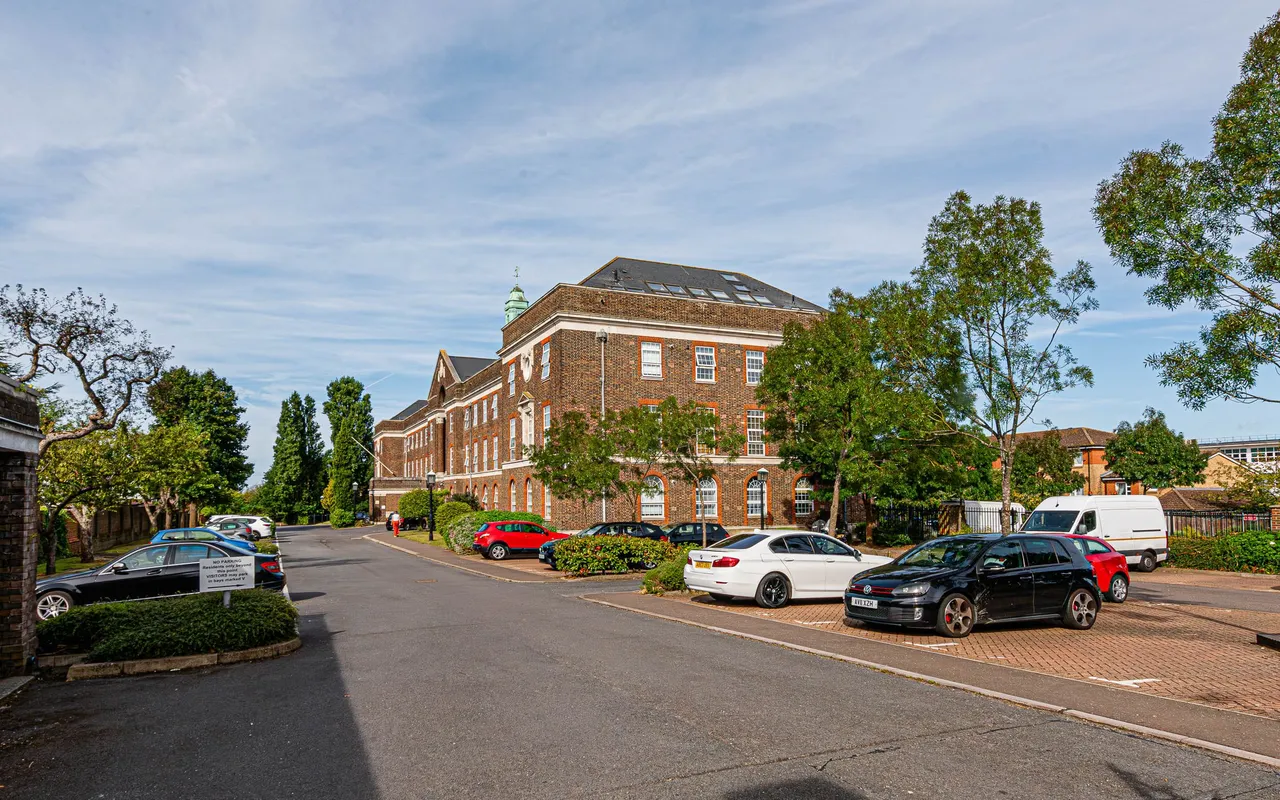 52 Chartwell Court, 151 Brook Road, London, photo 5