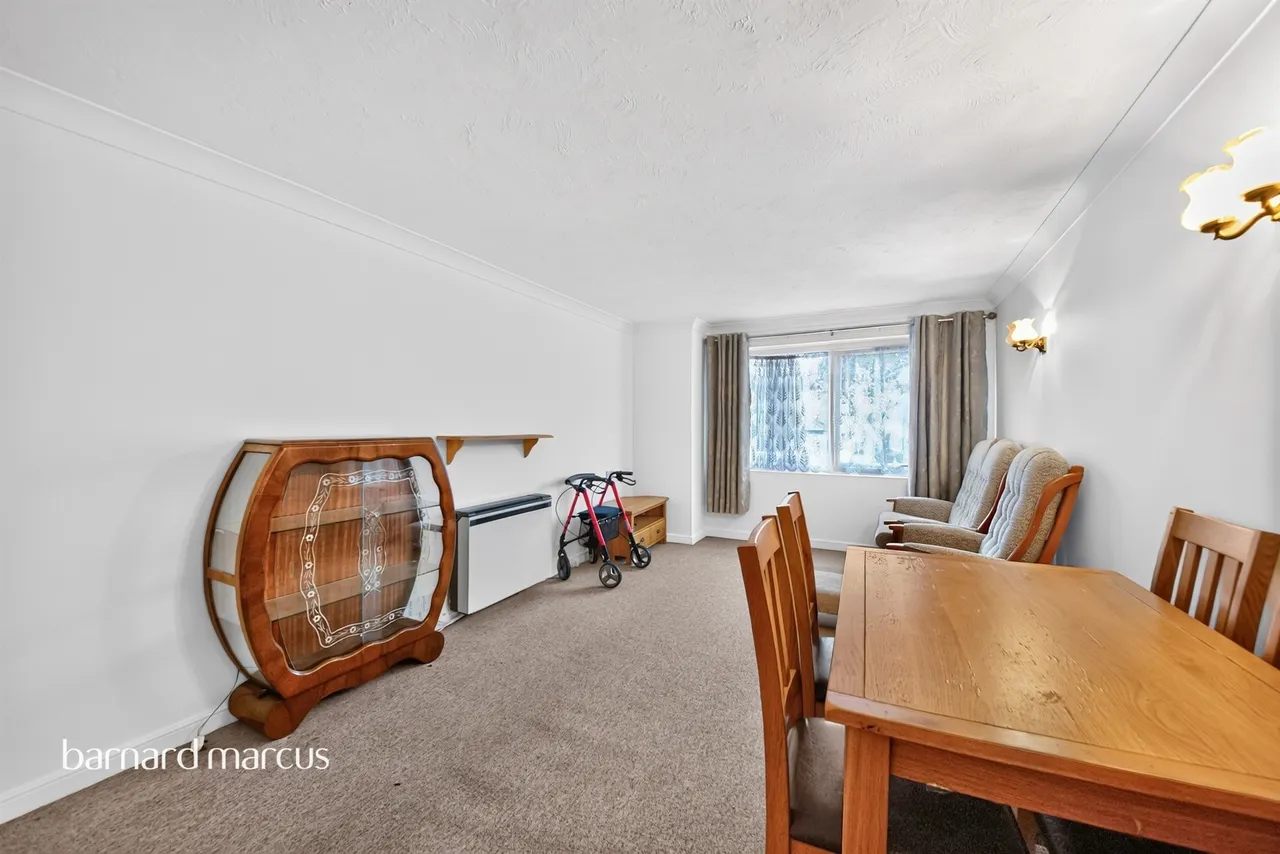 Friern Park, London, N12, photo 2