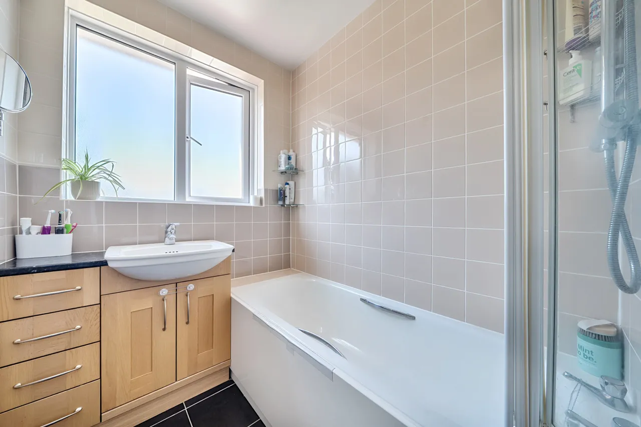Wood End Avenue, Harrow, HA2, photo 9