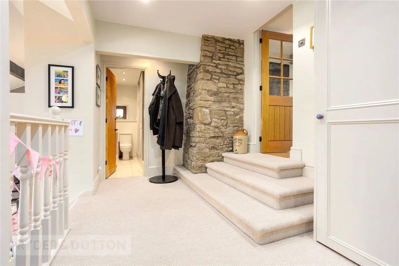 Heights Lane, Delph, OL3, photo 5