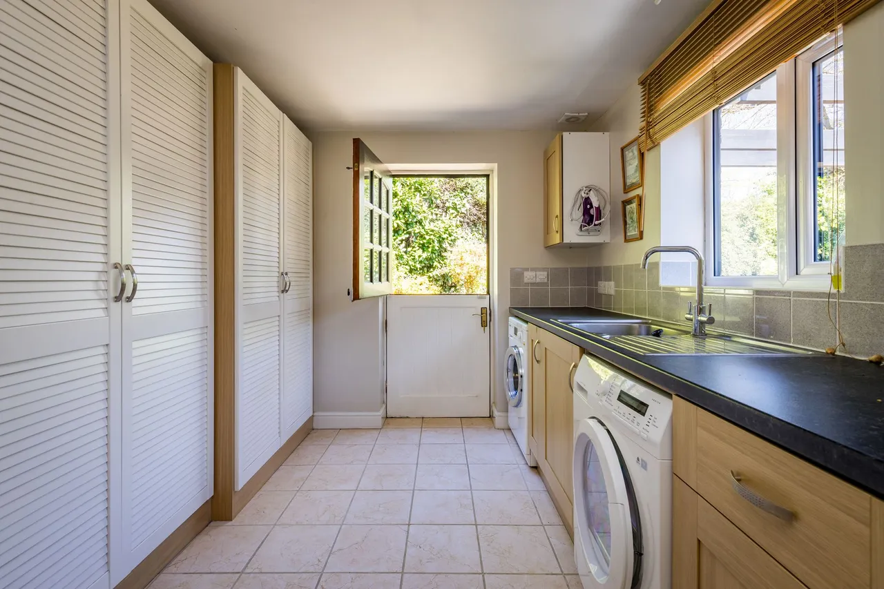 Bunch Lane, Haslemere, GU27, photo 12