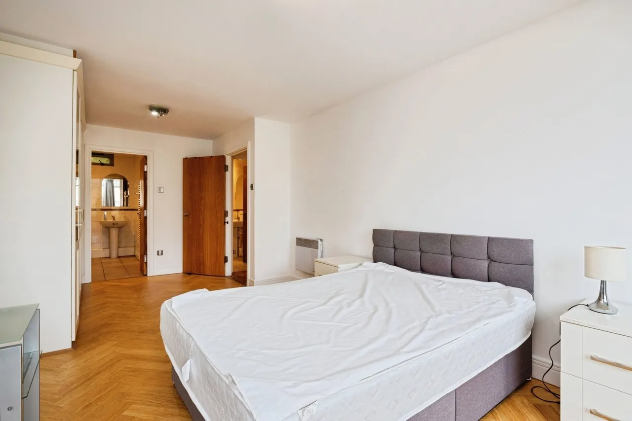 Gerry Raffles Square, London, E15, photo 15