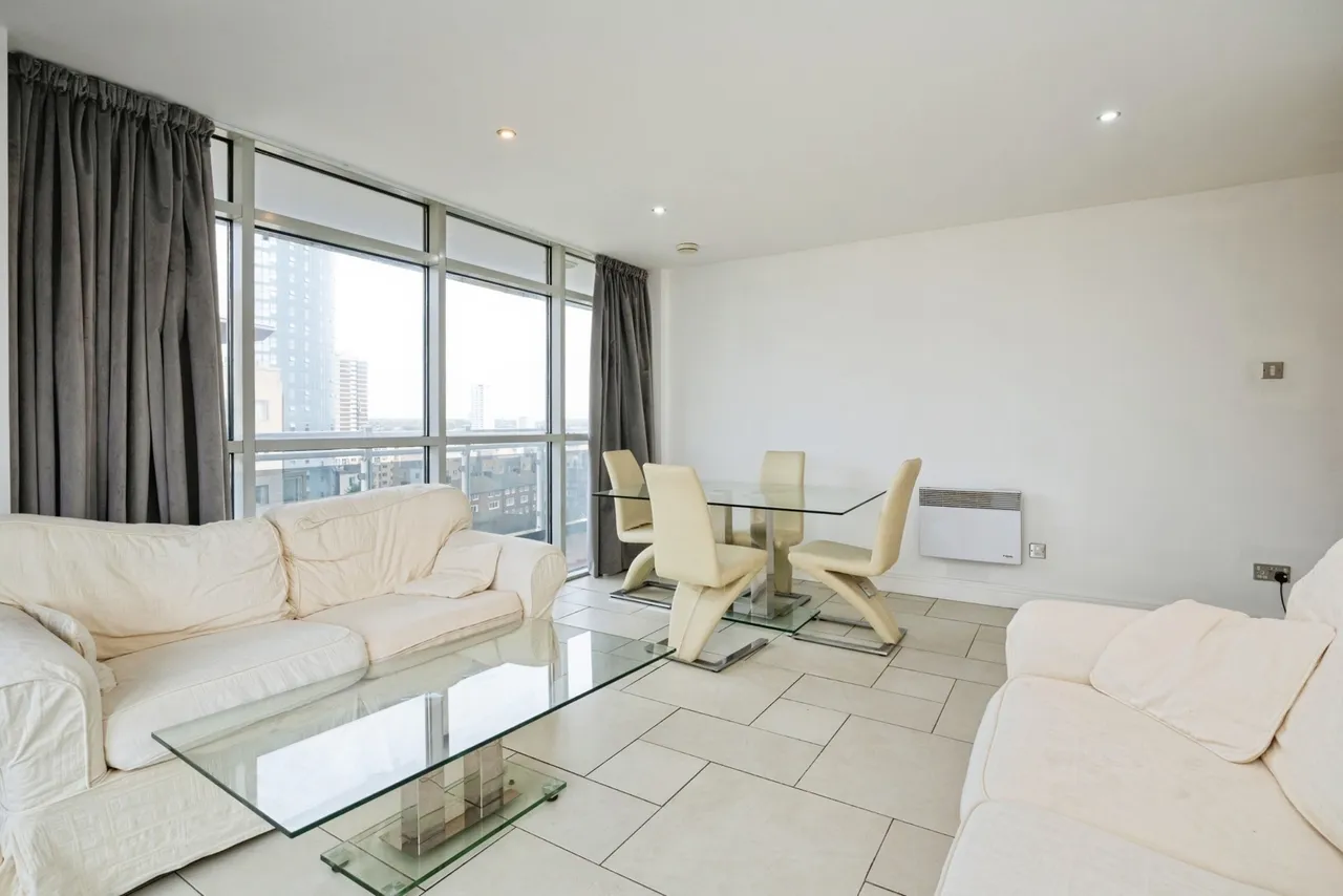 Gerry Raffles Square, London, E15, photo 3