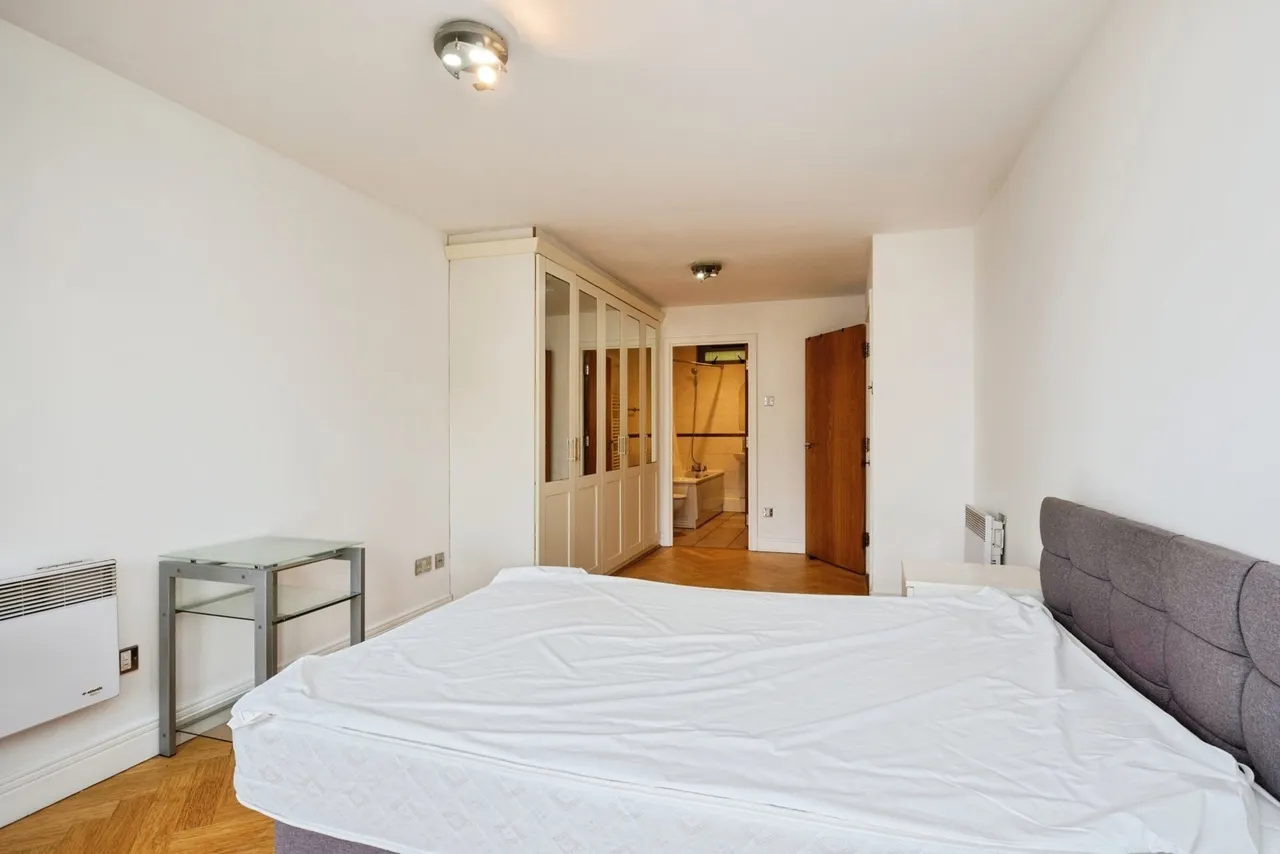 Gerry Raffles Square, London, E15, photo 14