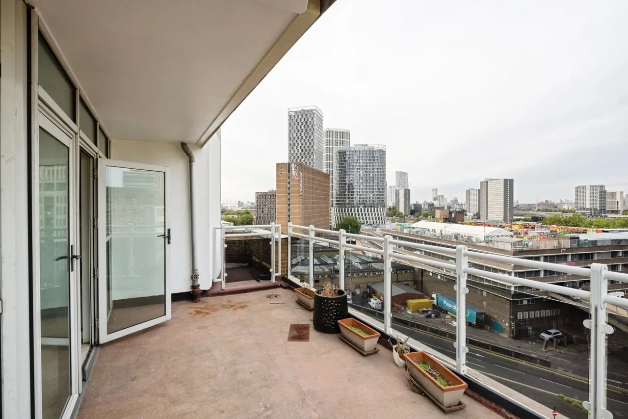 Gerry Raffles Square, London, E15, photo 13