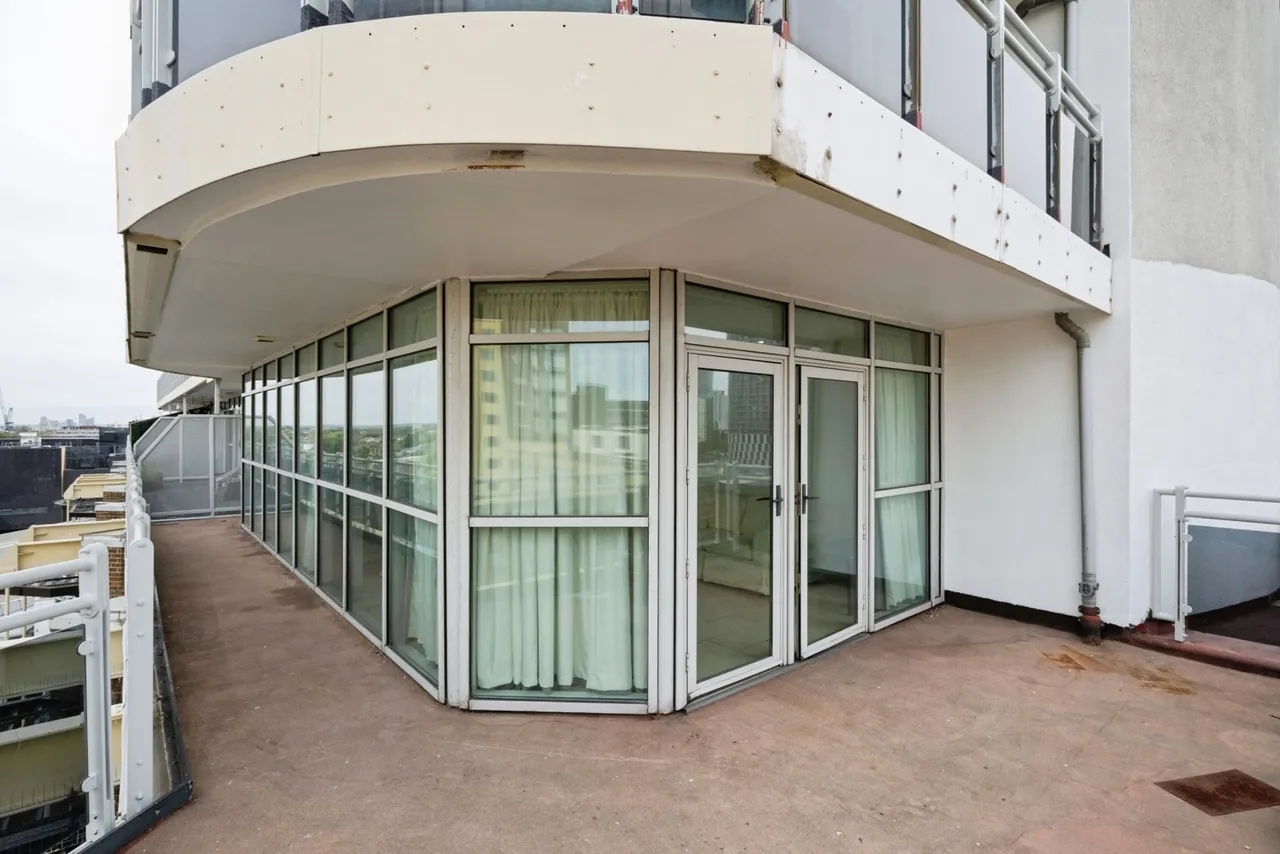 Gerry Raffles Square, London, E15, photo 6
