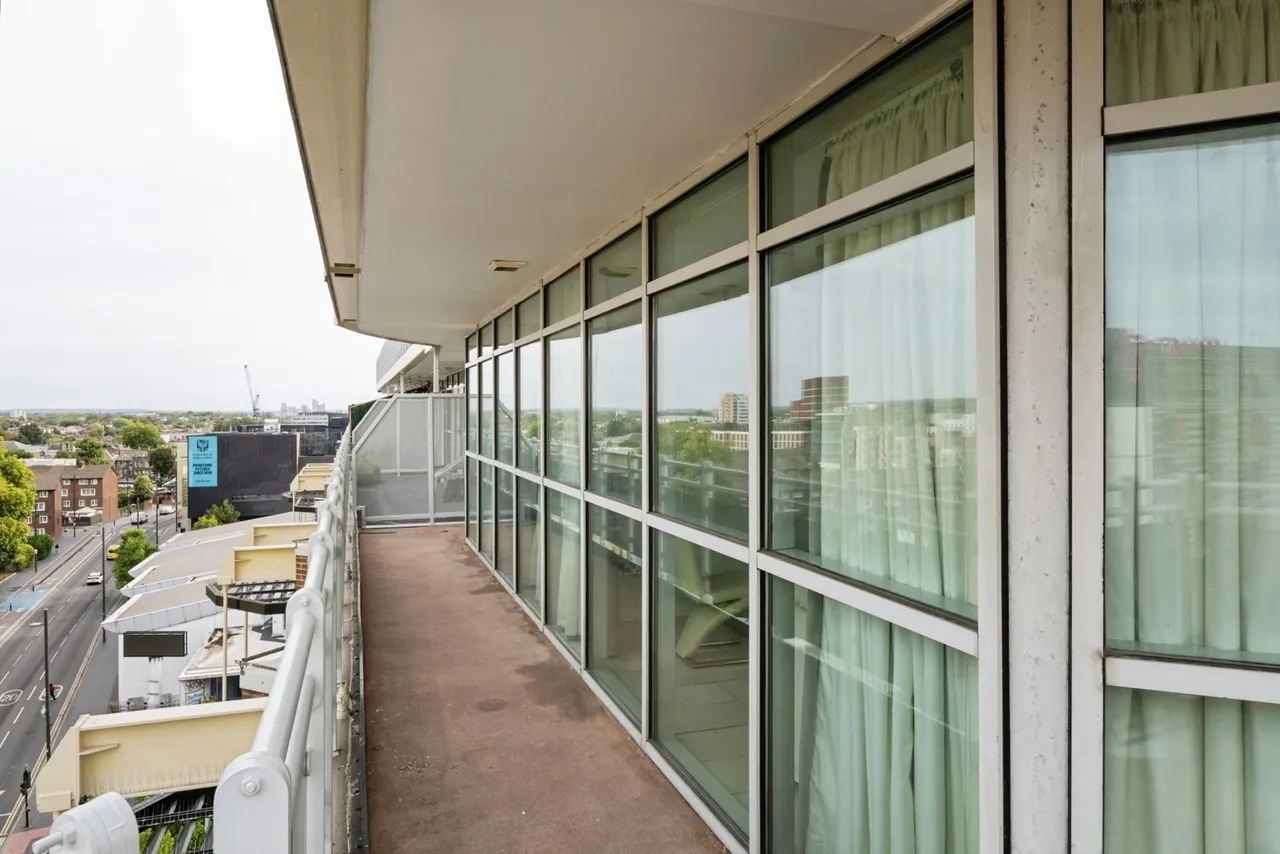 Gerry Raffles Square, London, E15, photo 7