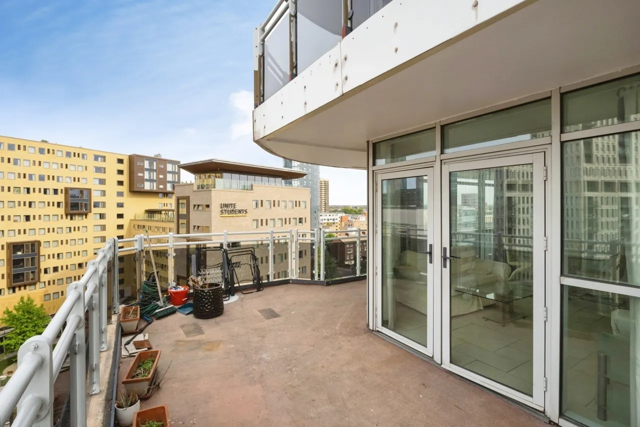 Gerry Raffles Square, London, E15, photo 17