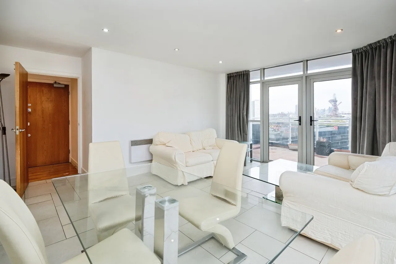 Gerry Raffles Square, London, E15, photo 4