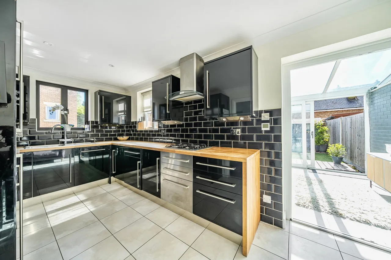 Linden Square, Harefield, UB9, photo 5