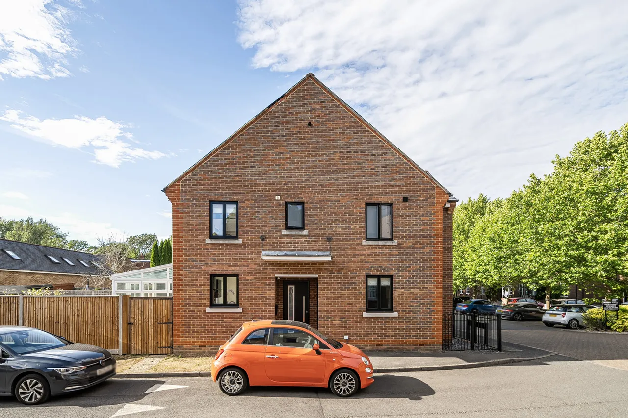 Linden Square, Harefield, UB9, photo 15