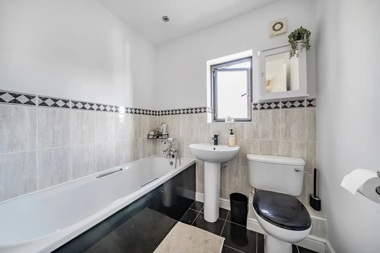 Linden Square, Harefield, UB9, photo 8