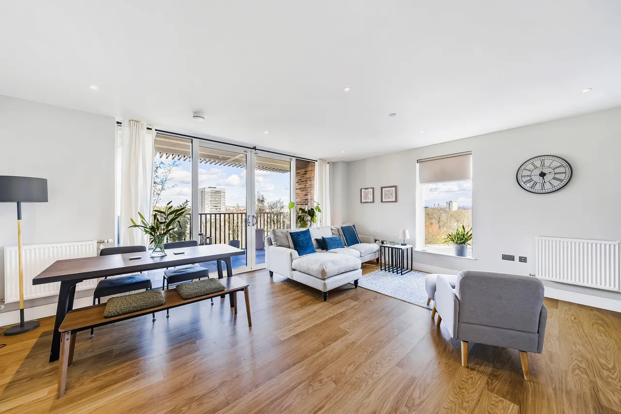 2 bed flat to rent, London, SW17