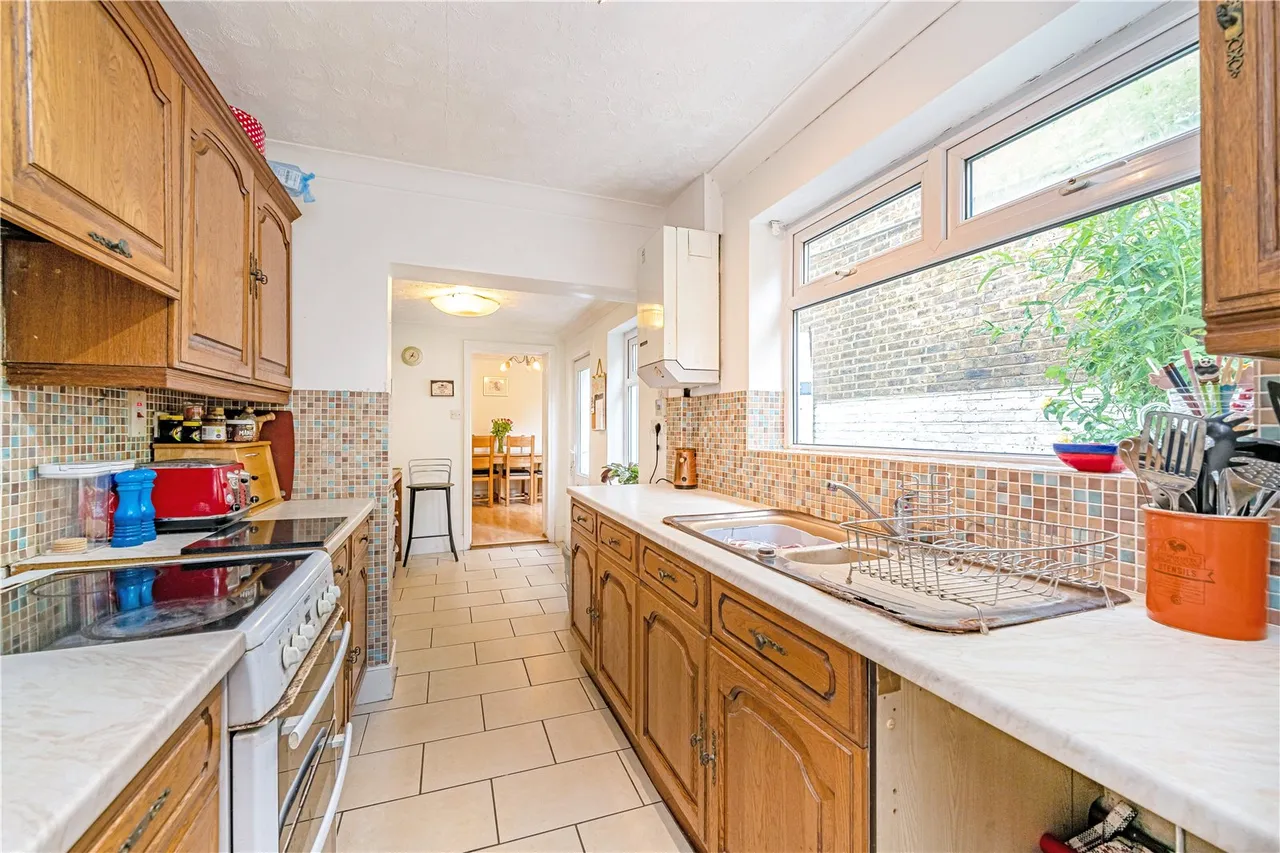 Park Road, Lower Sunbury, TW16 5BU, photo 4