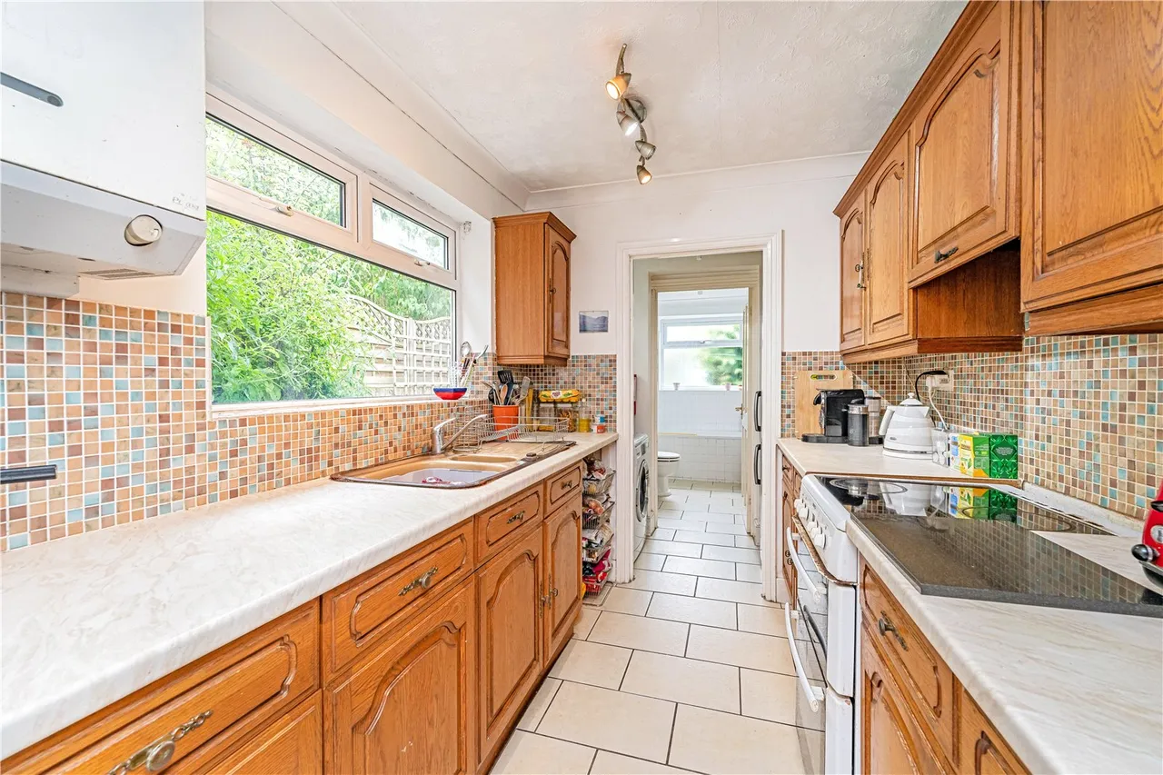Park Road, Lower Sunbury, TW16 5BU, photo 5