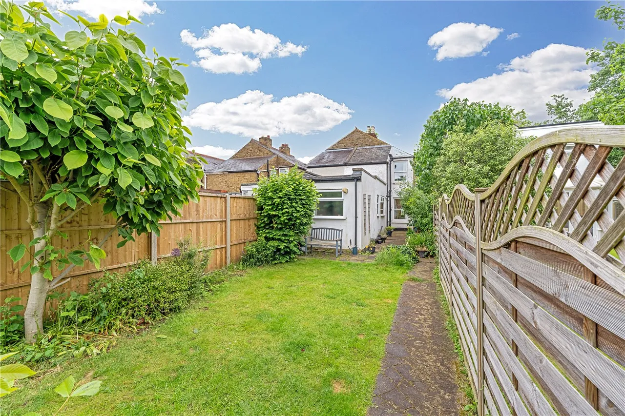 Park Road, Lower Sunbury, TW16 5BU, photo 8