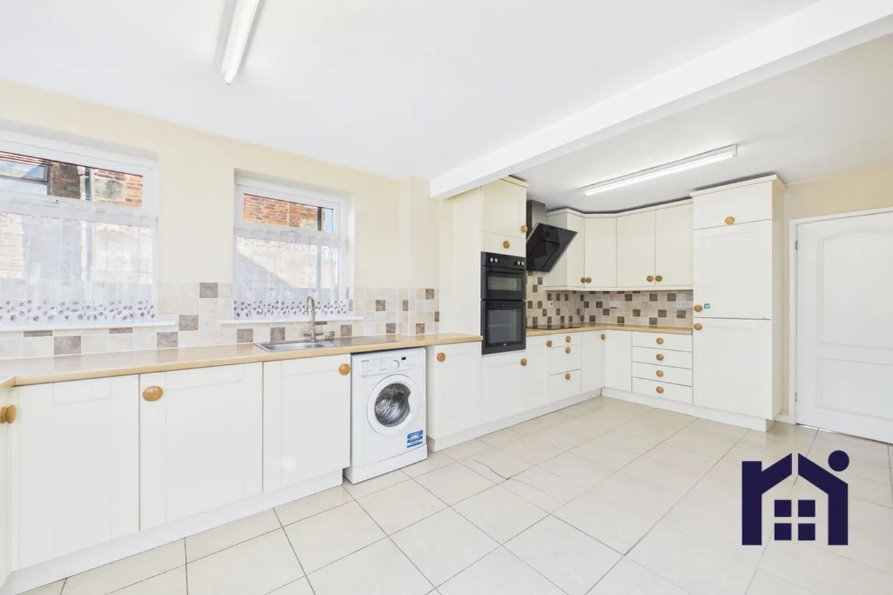 Leyland Lane, Leyland, PR25 1TB, photo 5
