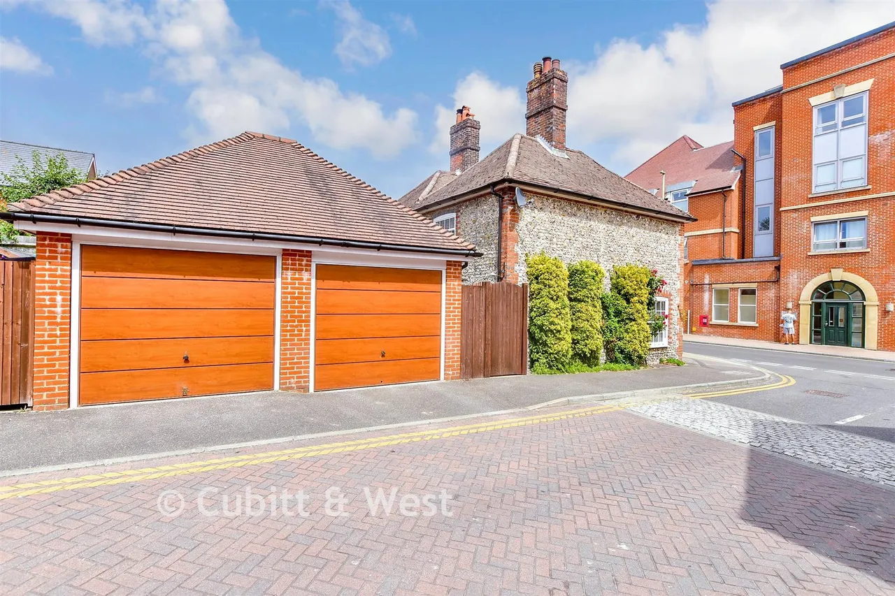 London Road, Horndean, PO8, photo 13
