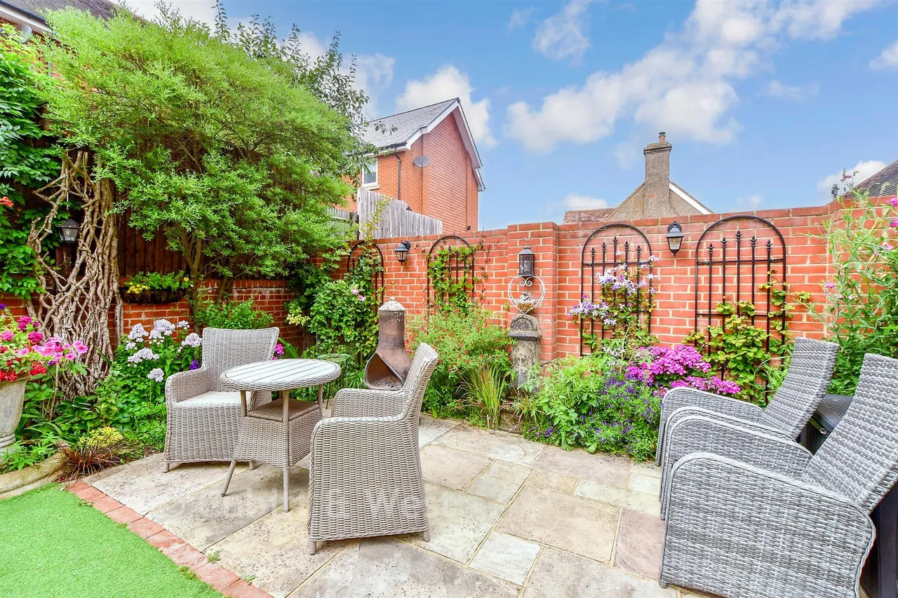 London Road, Horndean, PO8, photo 2
