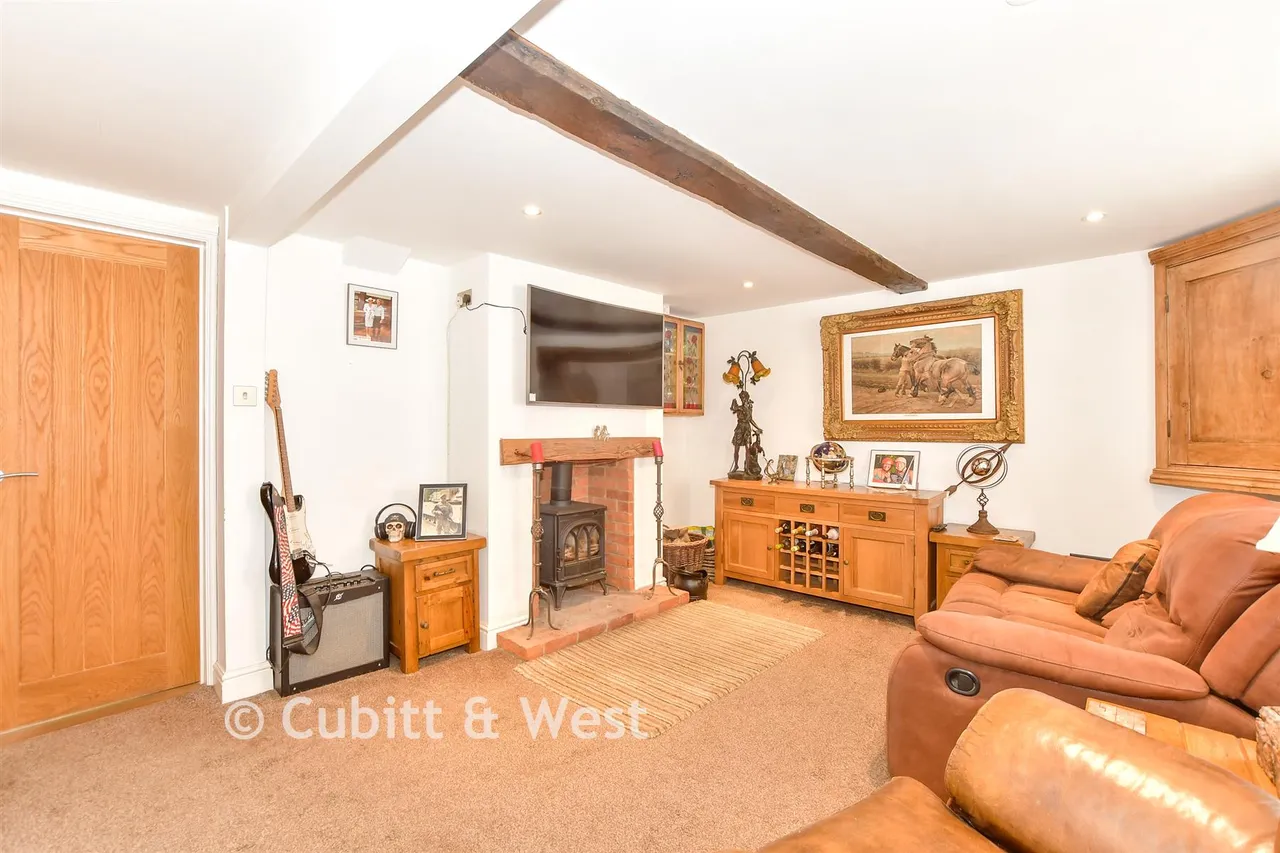 London Road, Horndean, PO8, photo 3