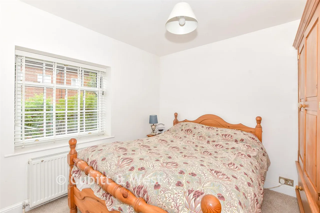 London Road, Horndean, PO8, photo 9