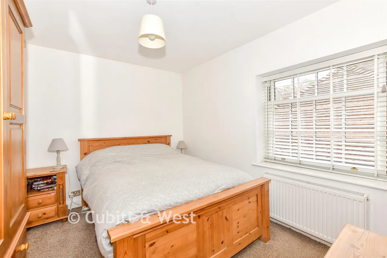 London Road, Horndean, PO8, photo 7