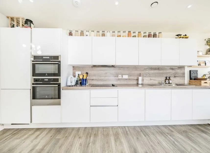 Moorhen Drive, West Hendon, NW9, photo 2