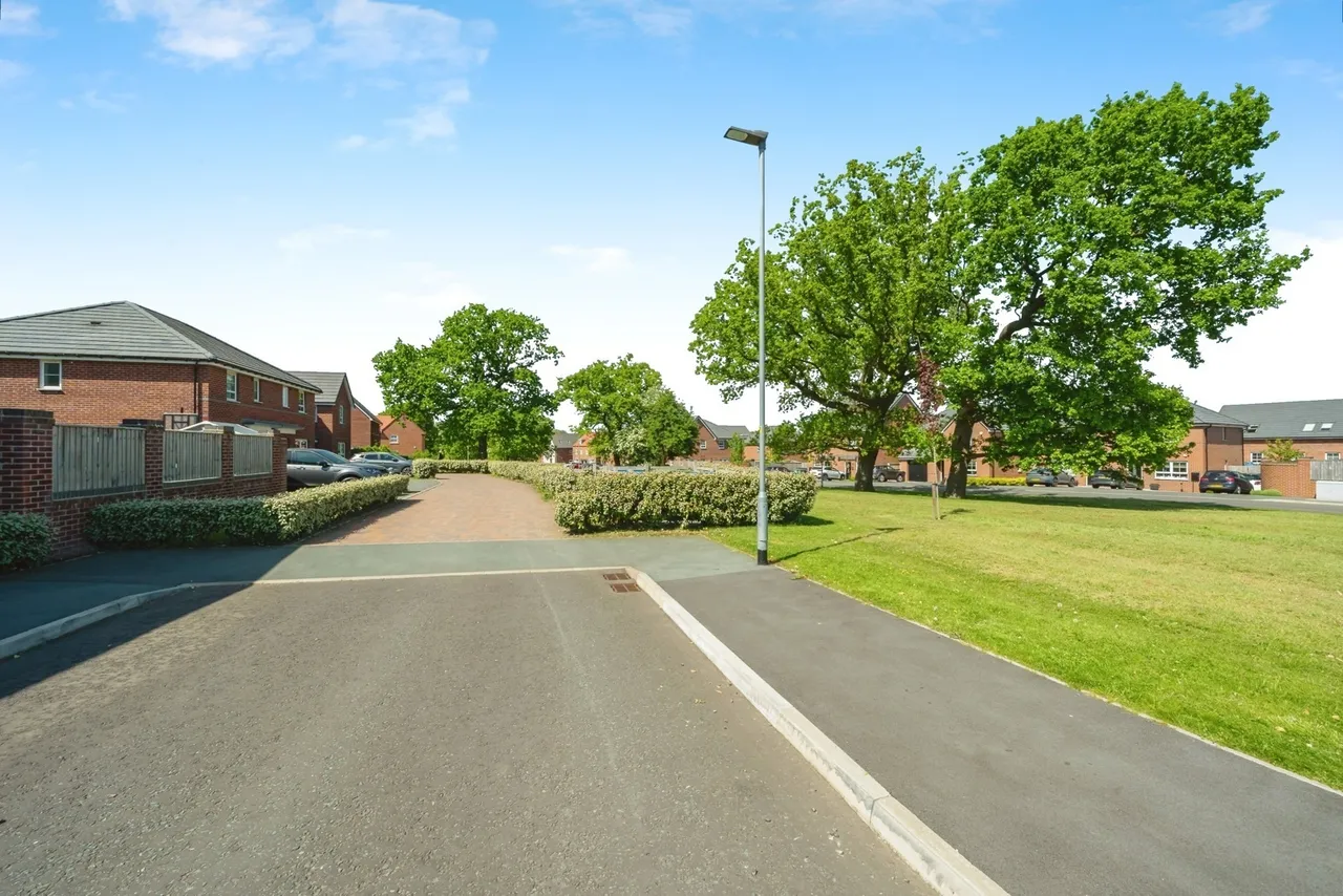 Falstaff Gardens, Appleton, Warrington, Cheshire, WA4, photo 5