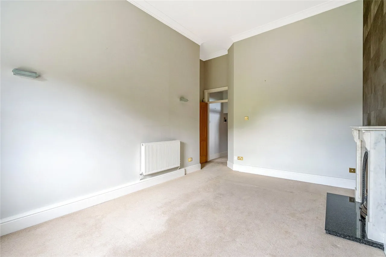 Ellesmere Place, Walton-on-Thames, KT12, photo 3