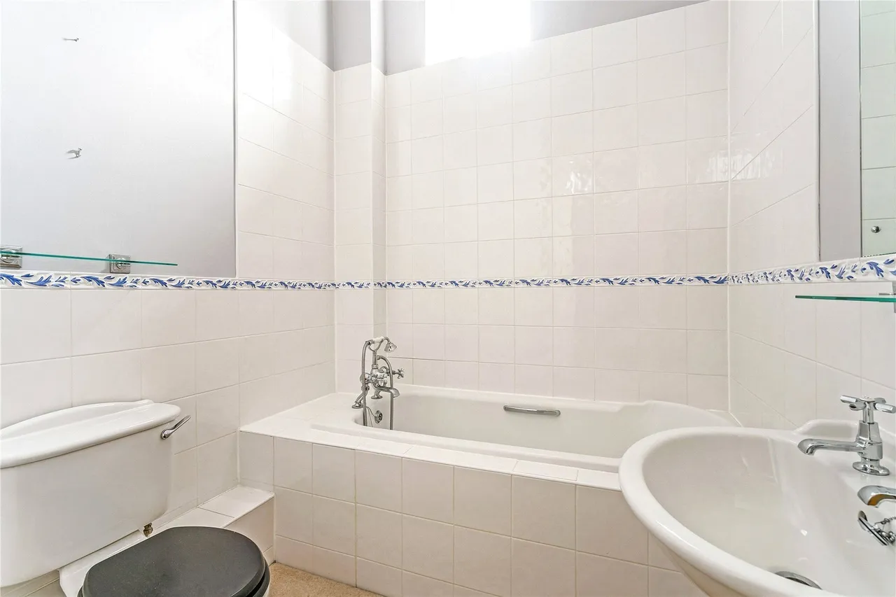 Ellesmere Place, Walton-on-Thames, KT12, photo 8