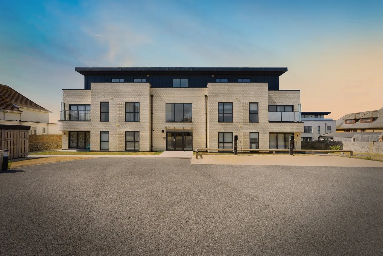 3 bed flat for sale, Claremont Road, Seaford, BN25