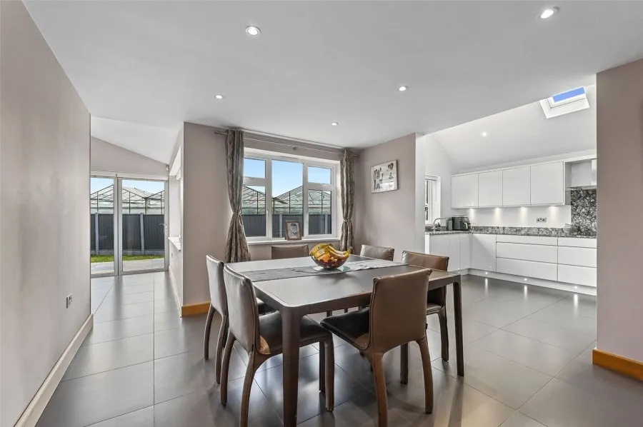 with 4 bedrooms in Old House Lane, Roydon, CM19, photo 5