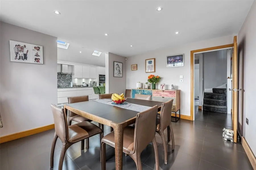 with 4 bedrooms in Old House Lane, Roydon, CM19, photo 12