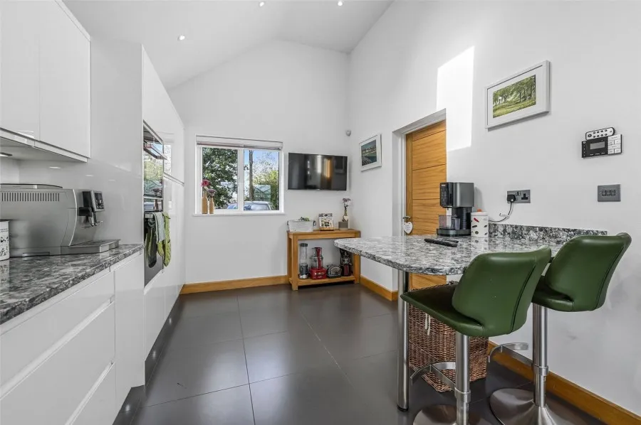 with 4 bedrooms in Old House Lane, Roydon, CM19, photo 14