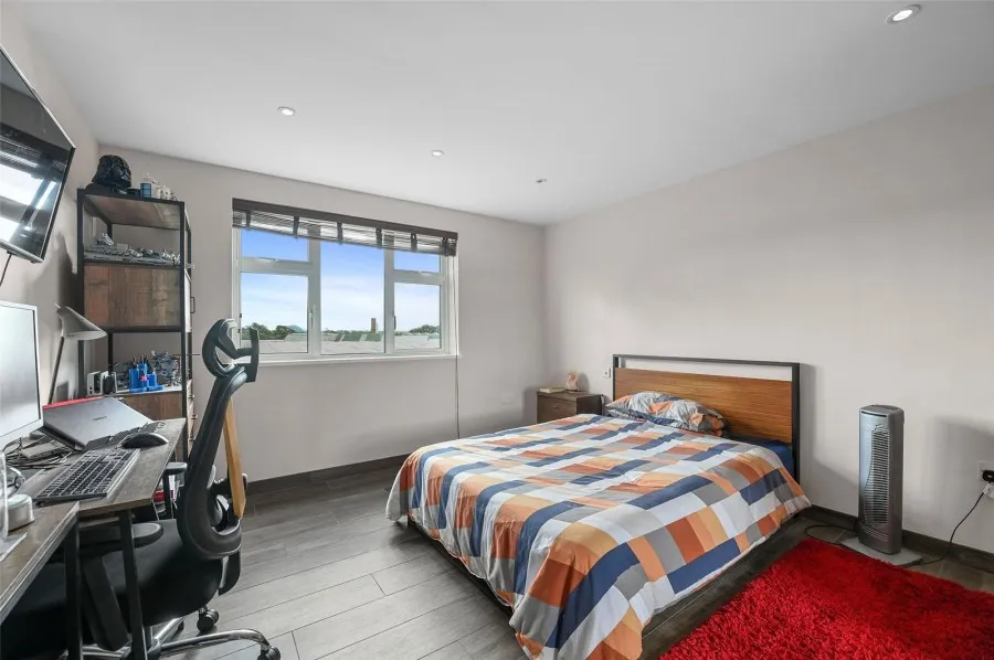 with 4 bedrooms in Old House Lane, Roydon, CM19, photo 17