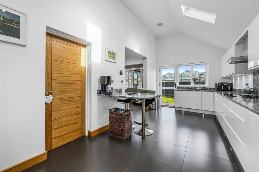 with 4 bedrooms in Old House Lane, Roydon, CM19, photo 13