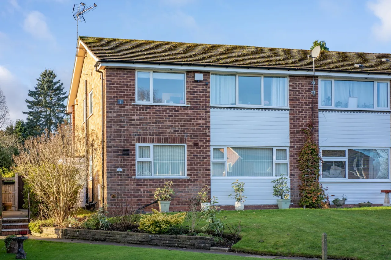 2 bed flat for sale, The Longlands, Barnt Green, B45