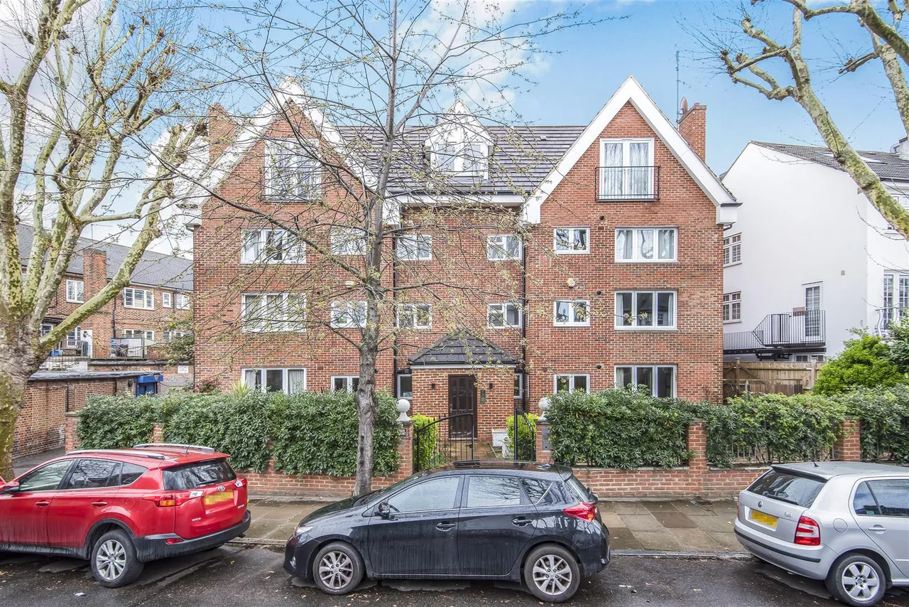 Sheen Gate Gardens, East Sheen, SW14, photo 4