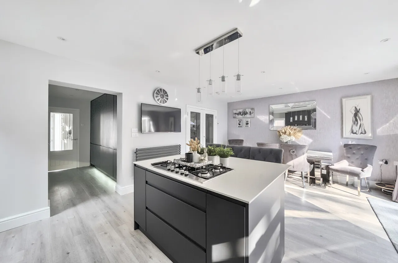 Worsley Road, Frimley, Camberley, Surrey, GU16 9BB, photo 2