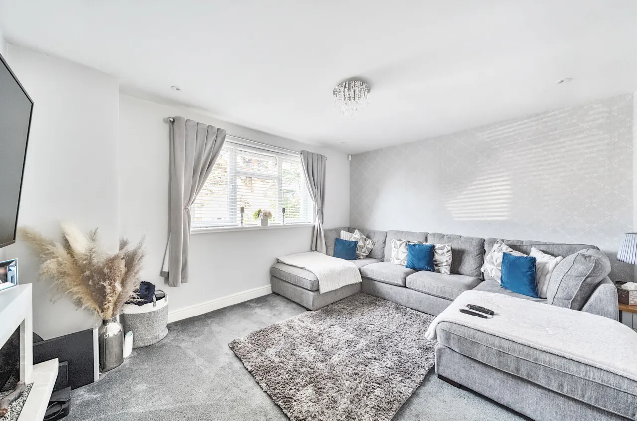 Worsley Road, Frimley, Camberley, Surrey, GU16 9BB, photo 4