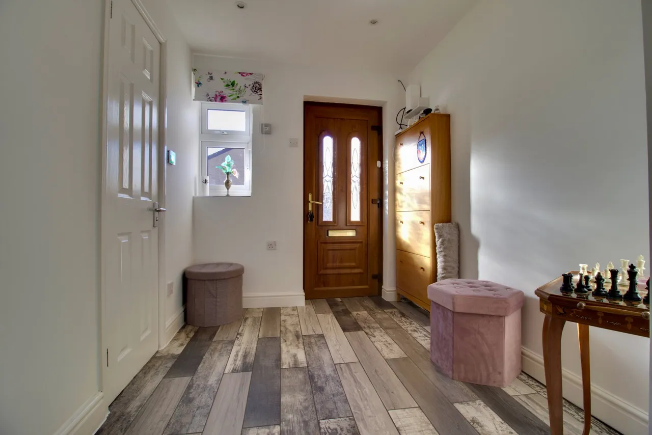 Joyners Close, Dagenham, RM9, photo 5