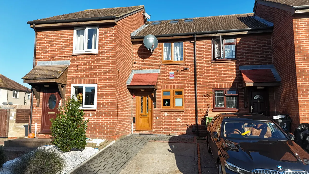 3 bed house for sale, Joyners Close, Dagenham, RM9