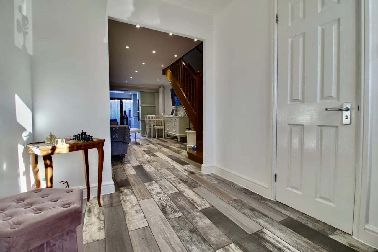 Joyners Close, Dagenham, RM9, photo 6