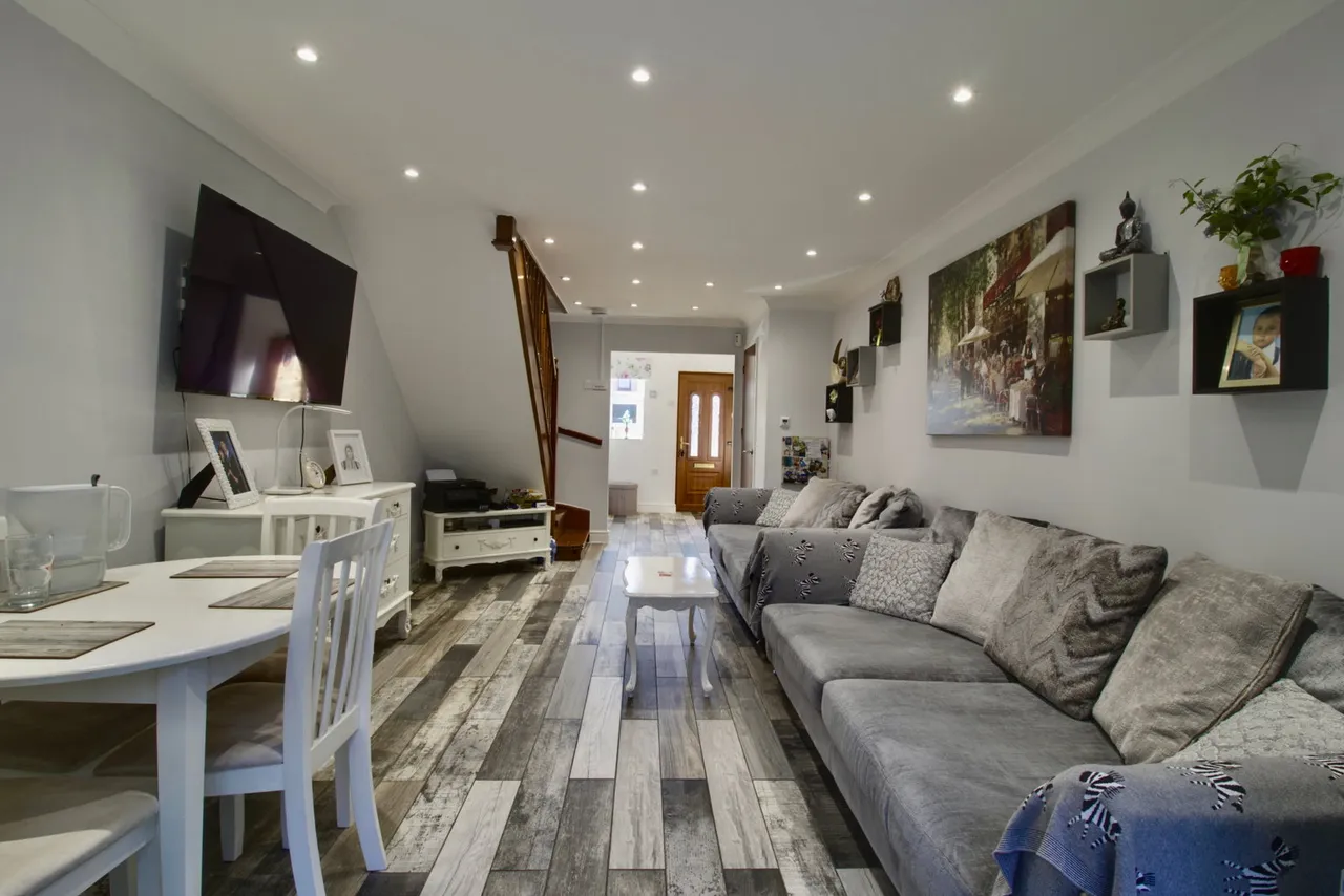 Joyners Close, Dagenham, RM9, photo 3